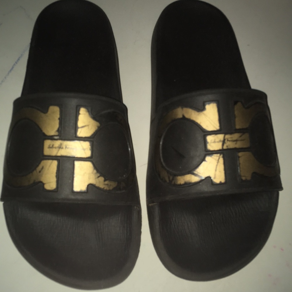 SALVATORE FERRAGAMA BLACK SLIDES